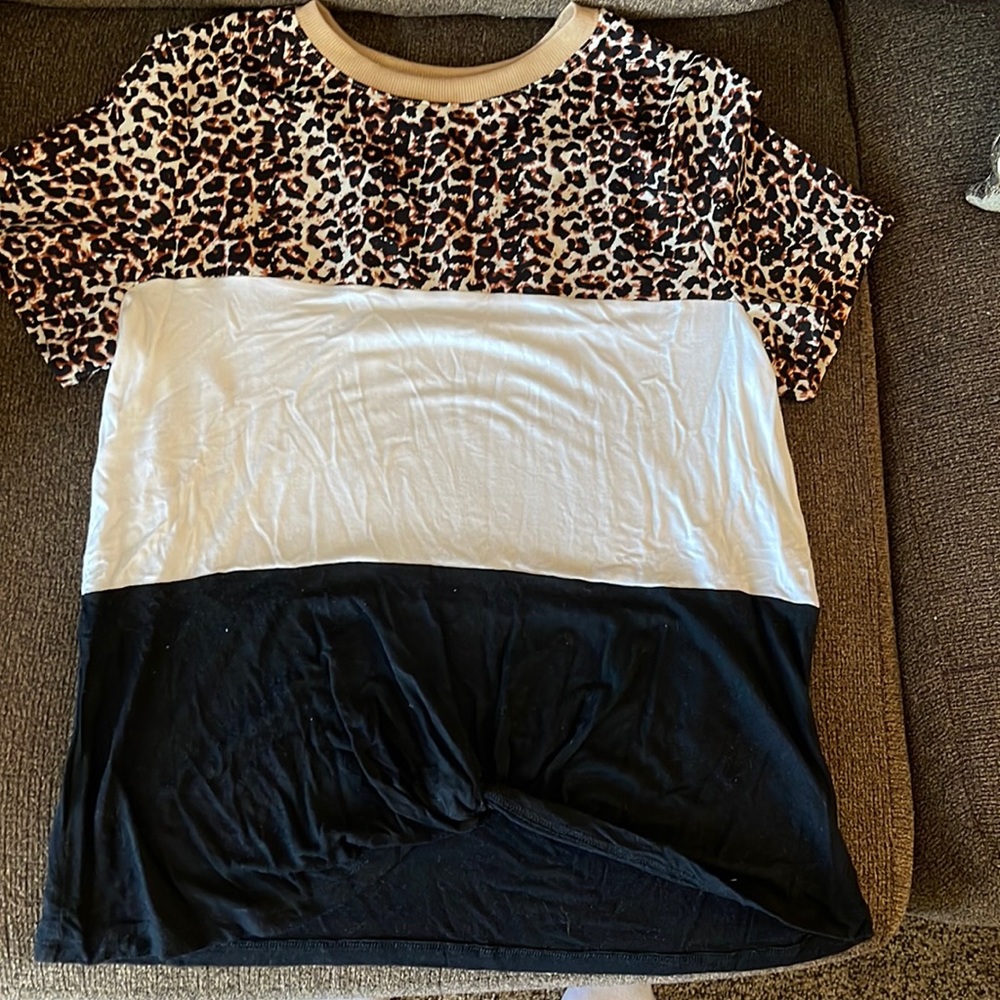 Front knot three block shirt hardly worn size medium
